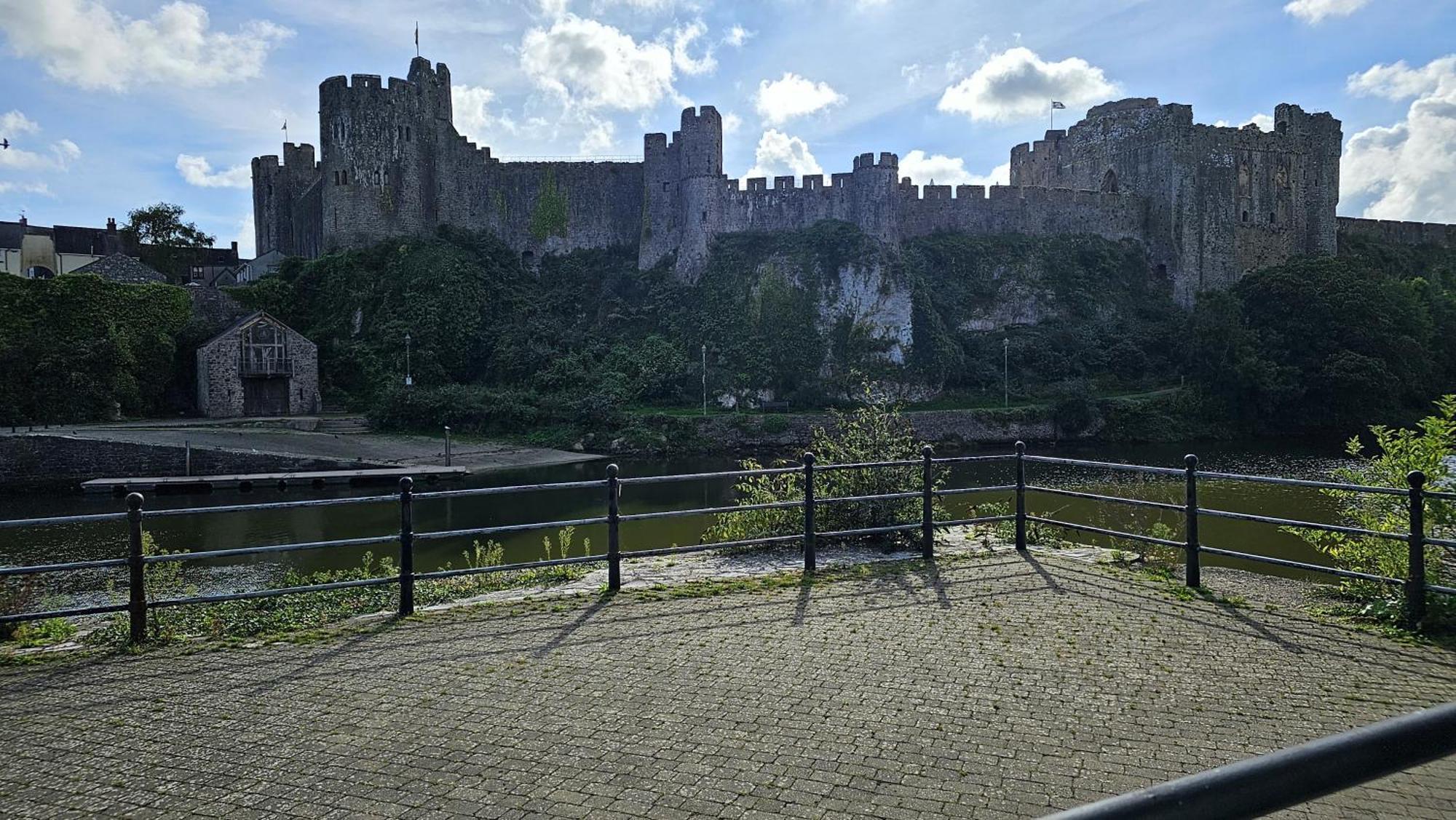 彭布罗克Castle Pond House公寓 外观 照片